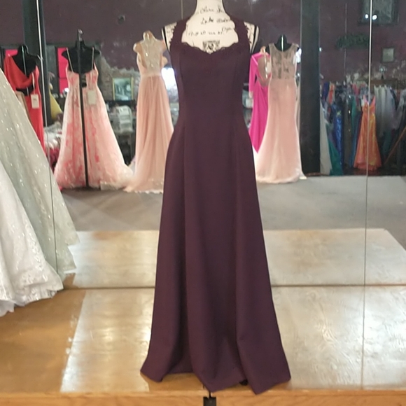 Formal dress - Picture 1 of 4